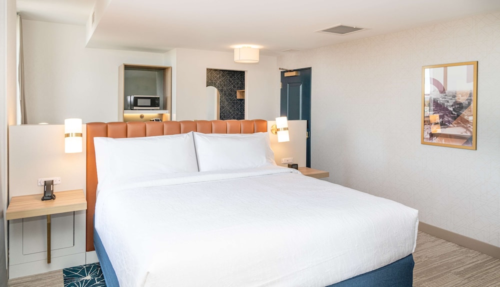 Deluxe Room, 1 King Bed - Photo 3