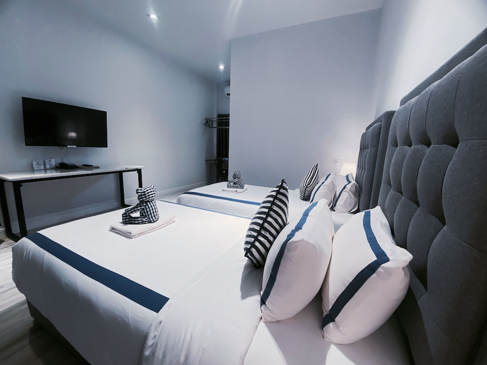 Deluxe Room, 2 Twin Beds photo 2
