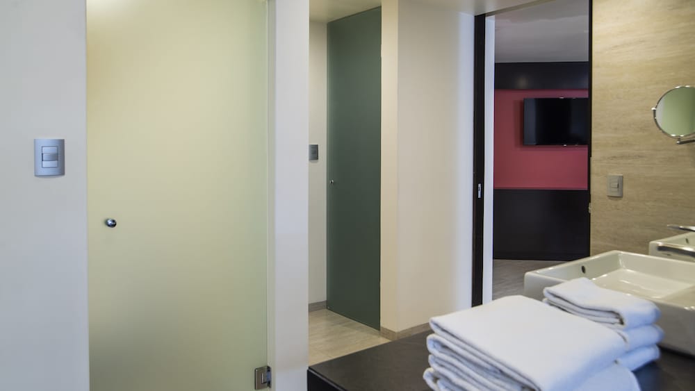 Suite, 1 King Bed - Photo 8