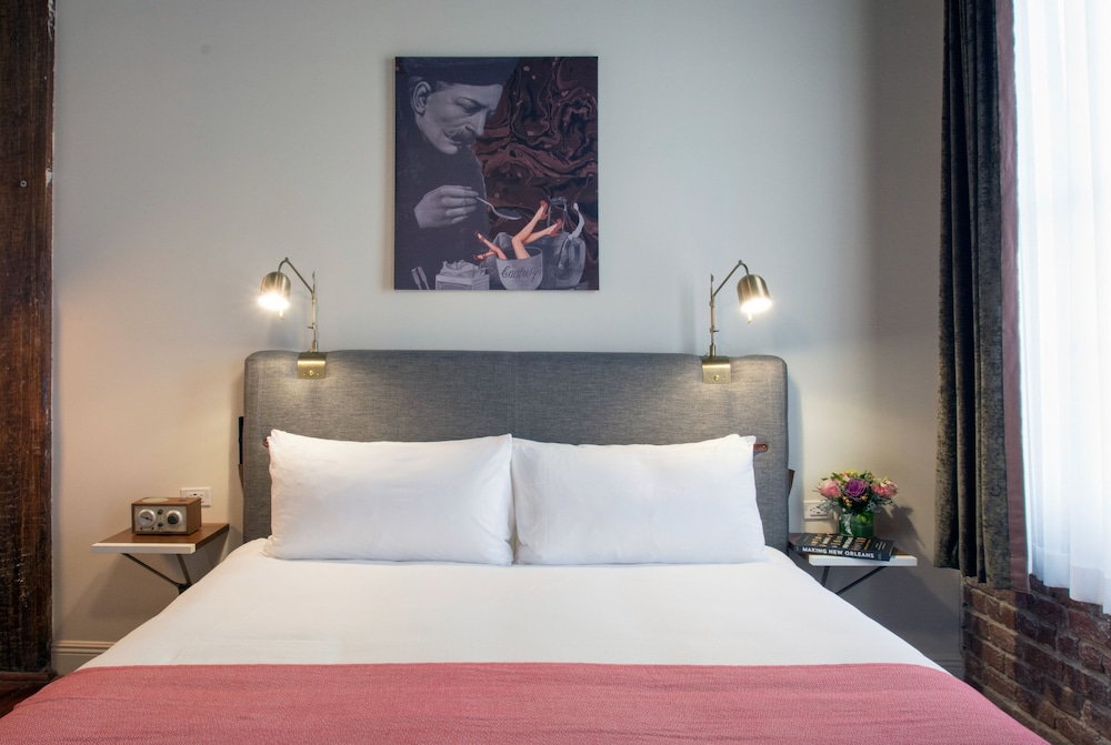 Premium Room, 1 King Bed - Photo 5
