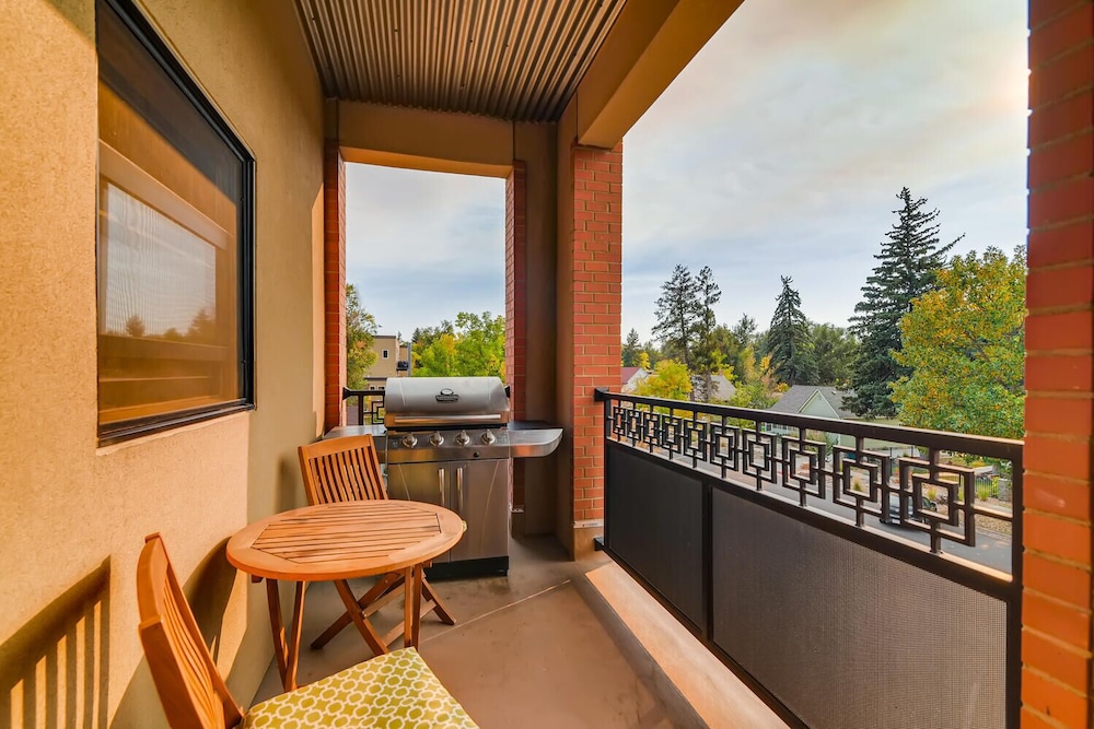 House, Multiple Beds, Patio, Garden View (325 Cherry St. (Unit 216)) photo 3