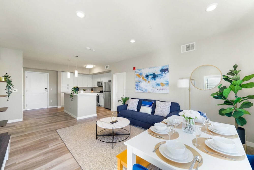 Designer Apt With Jacuzzi Pool Mountain Views, Bilde 4
