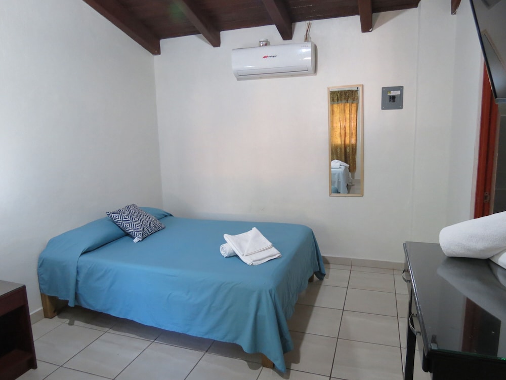Standard Quadruple Room - Photo 12