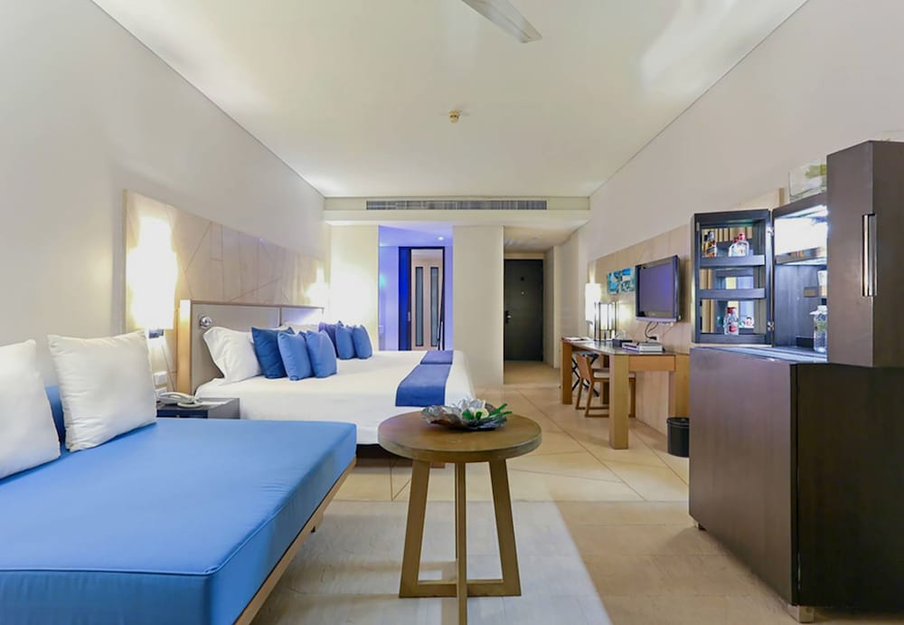 Premium Deluxe with Plunge Bath - Photo 3