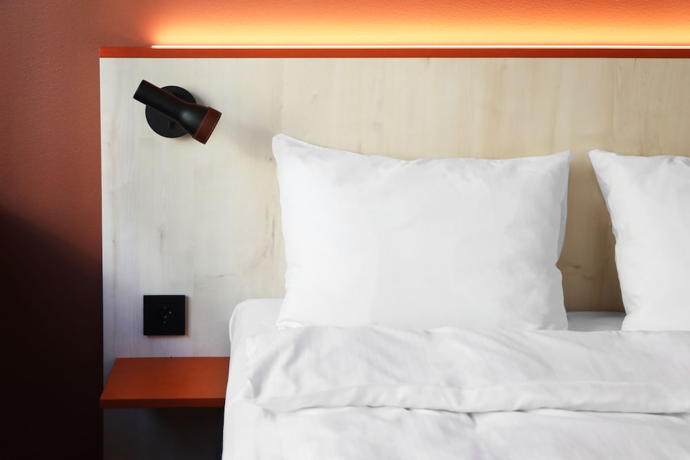 Standard Room, Non Smoking thumbnail 6