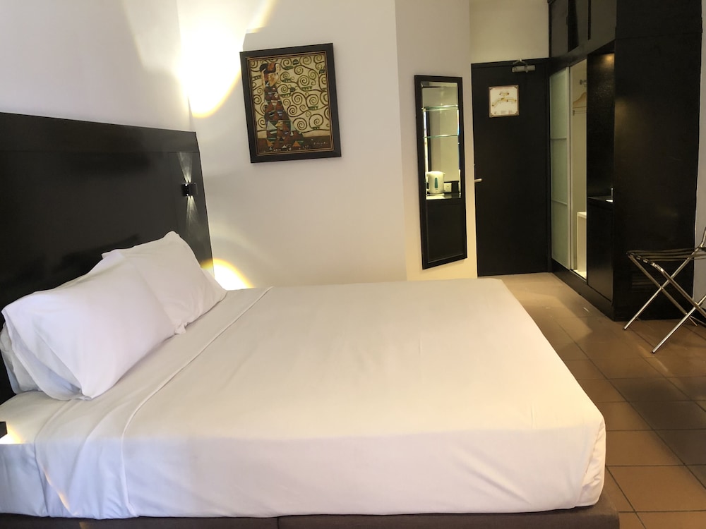 Deluxe Room - Photo 5