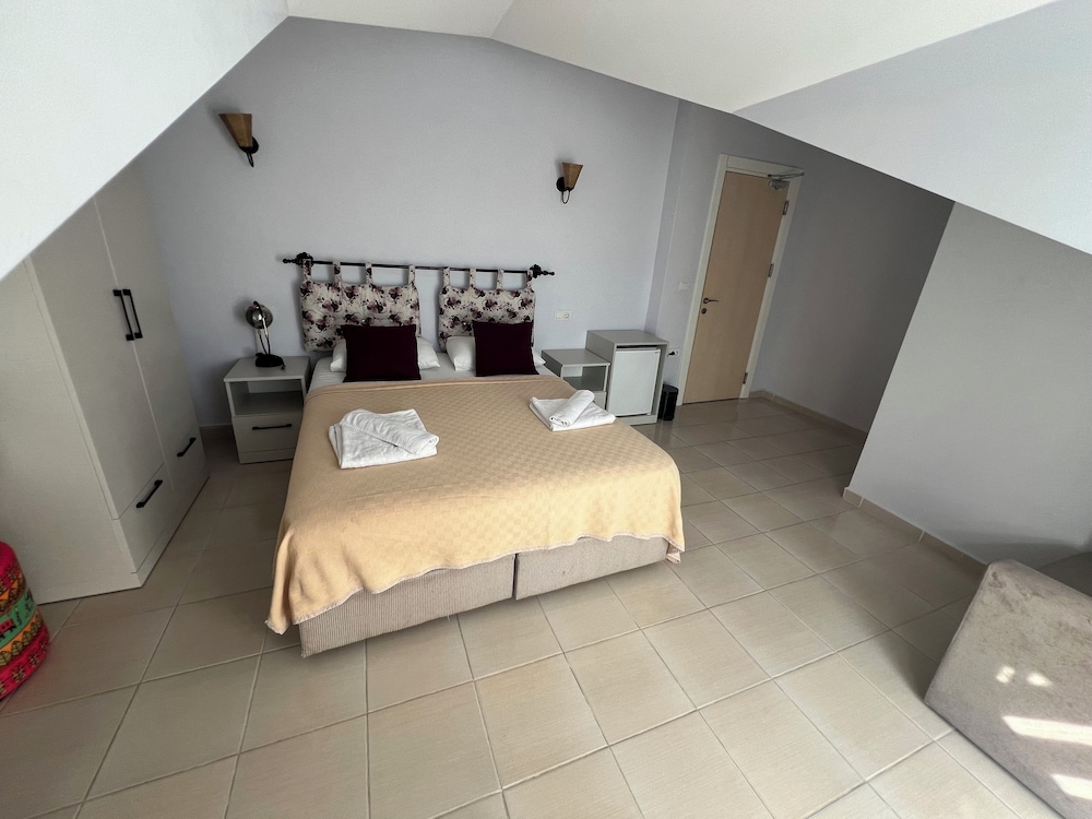 Superior Double Room, Balcony - Photo 15