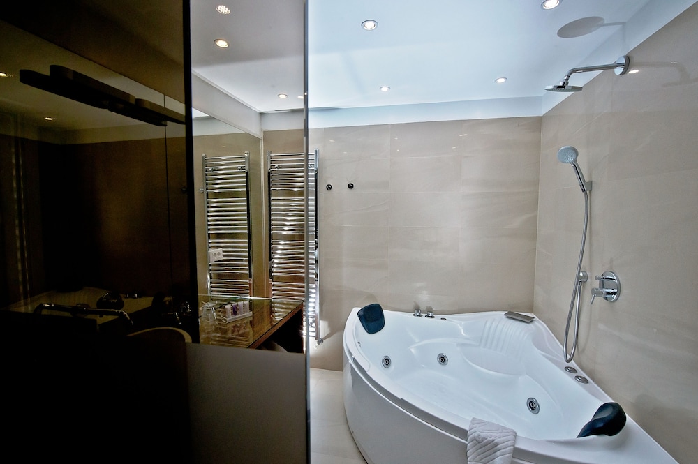 Deluxe Double or Twin Room - Photo 27