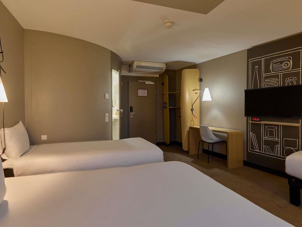 Family Room, Multiple Beds - Photo 3