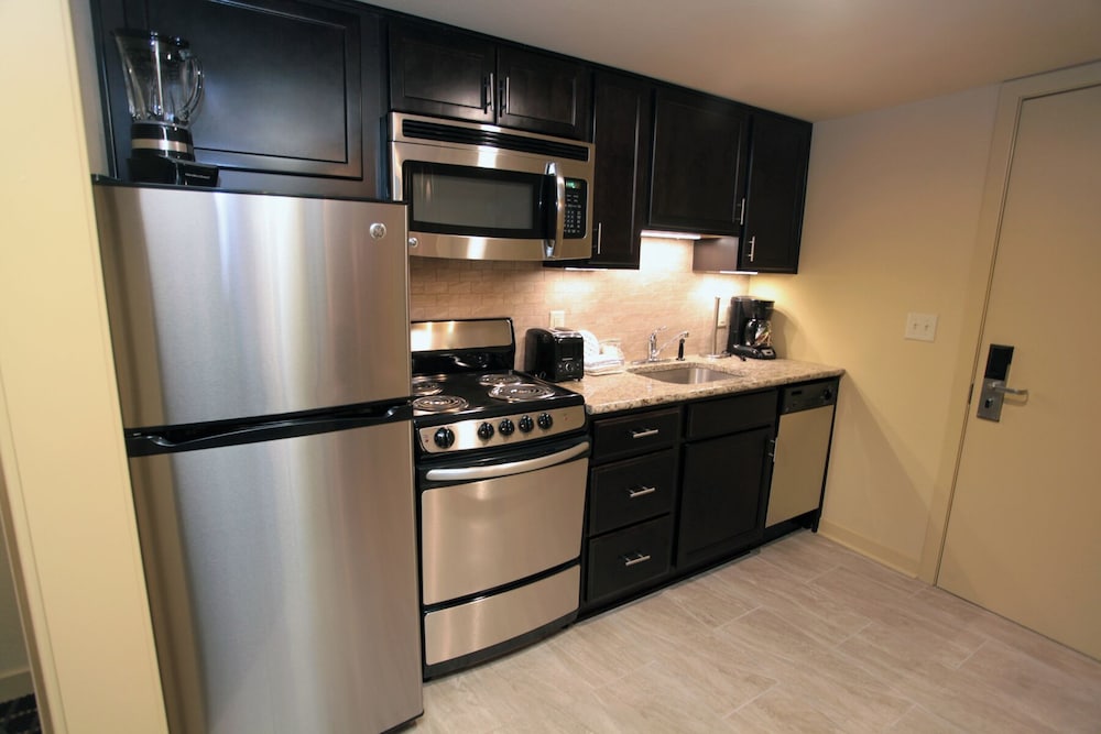 Family Suite, 1 Bedroom, Kitchen photo 2