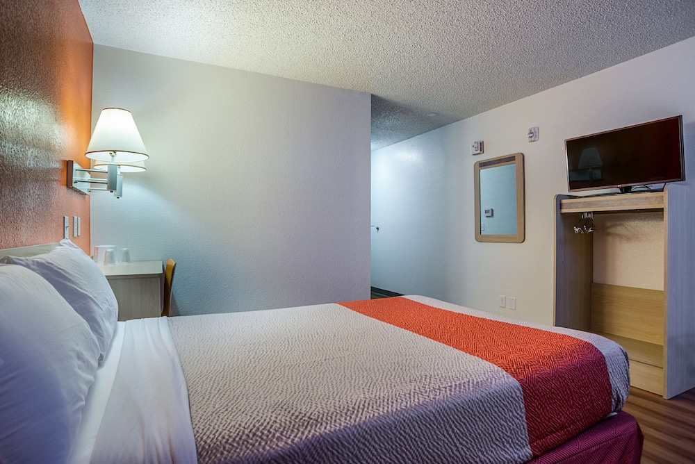 Standard Room, 1 Double Bed, Accessible, Non Smoking photo 1
