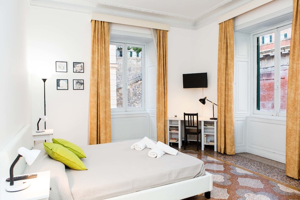 Economy Double Room, Shared Bathroom photo 2