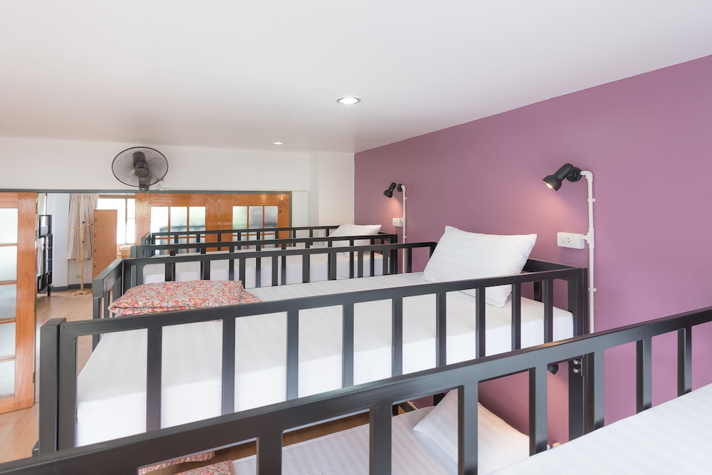 Family room  for 6 person with Shared Bathroom photo 3