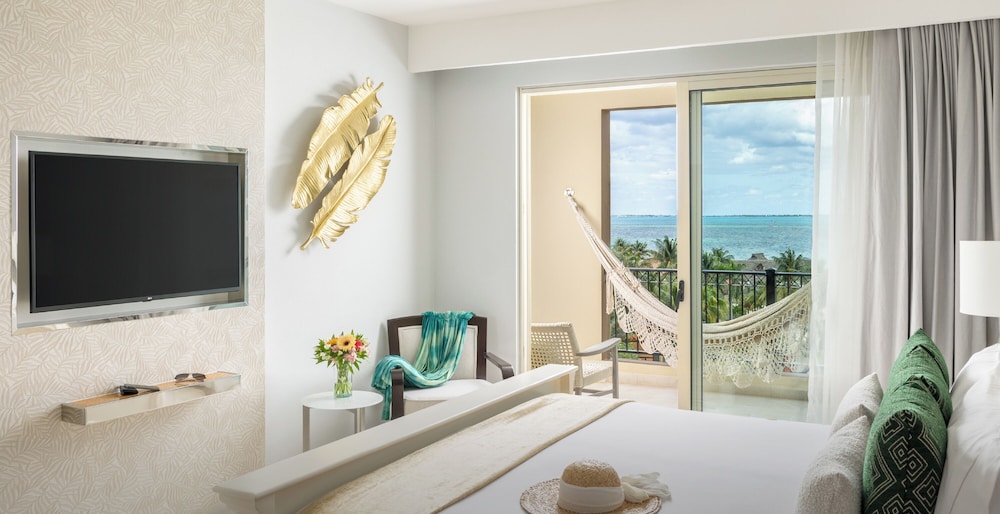 Deluxe Ocean View 1 King Bed - Photo 6