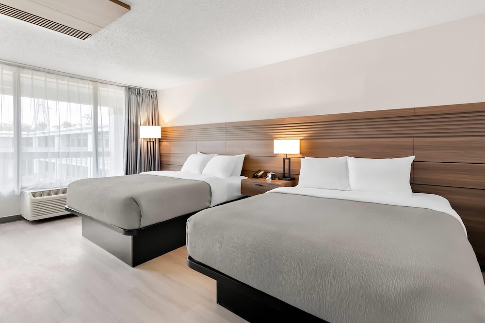 Standard Room, 2 Queen Beds, Non Smoking - Photo 4