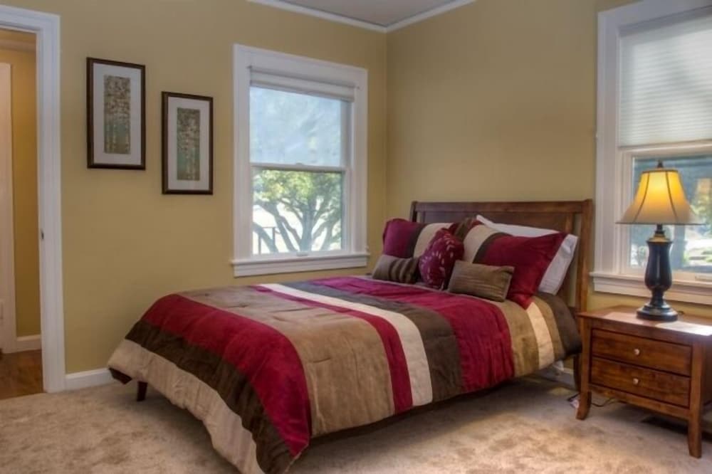House (2 Bedrooms) photo 1