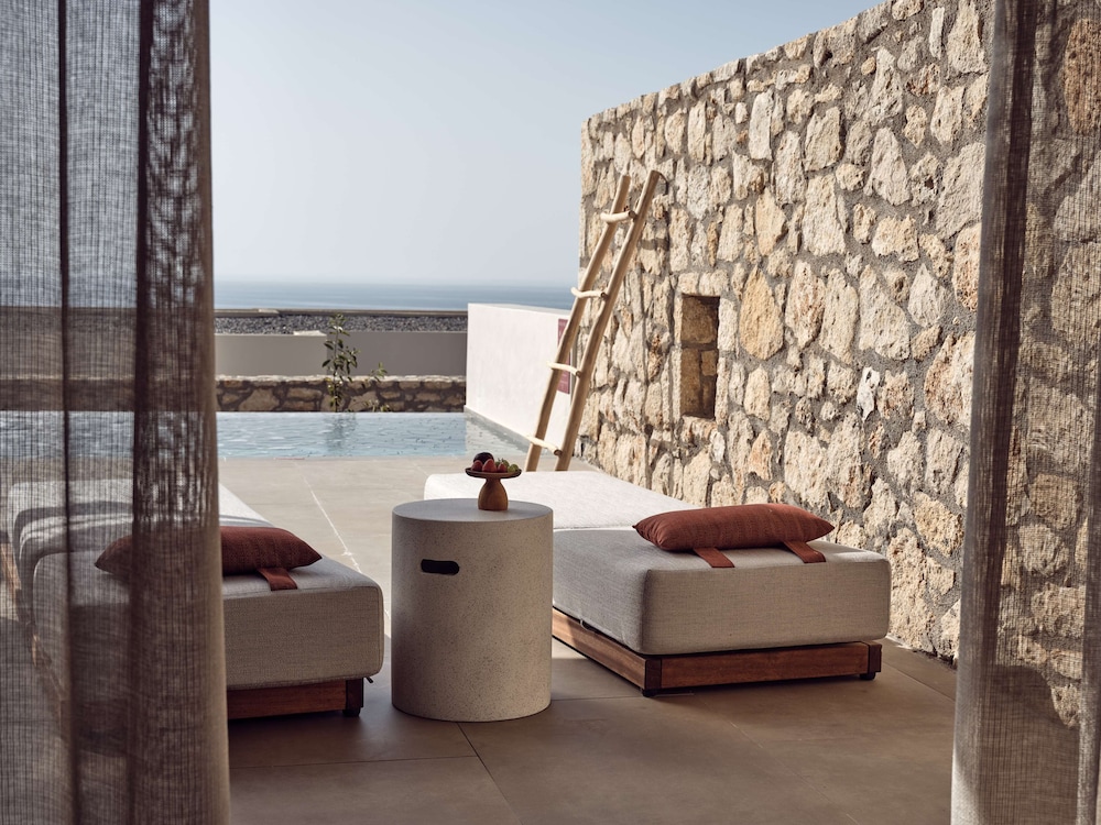 Grand Deluxe Room, Private Pool, Sea View thumbnail 6