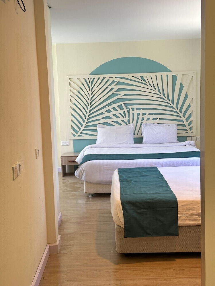 Deluxe Quadruple Room, Pool View