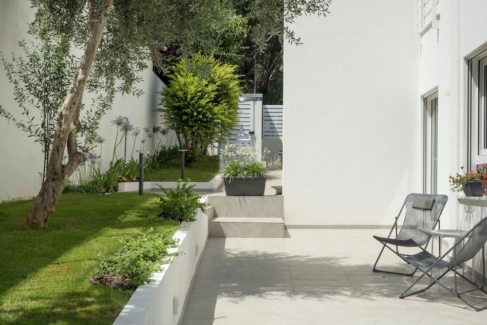 Apartment, 1 Bedroom, Patio, Garden View