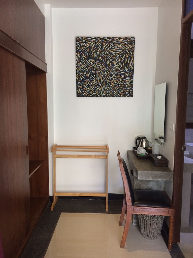 Deluxe Twin Room, Pool View photo 3