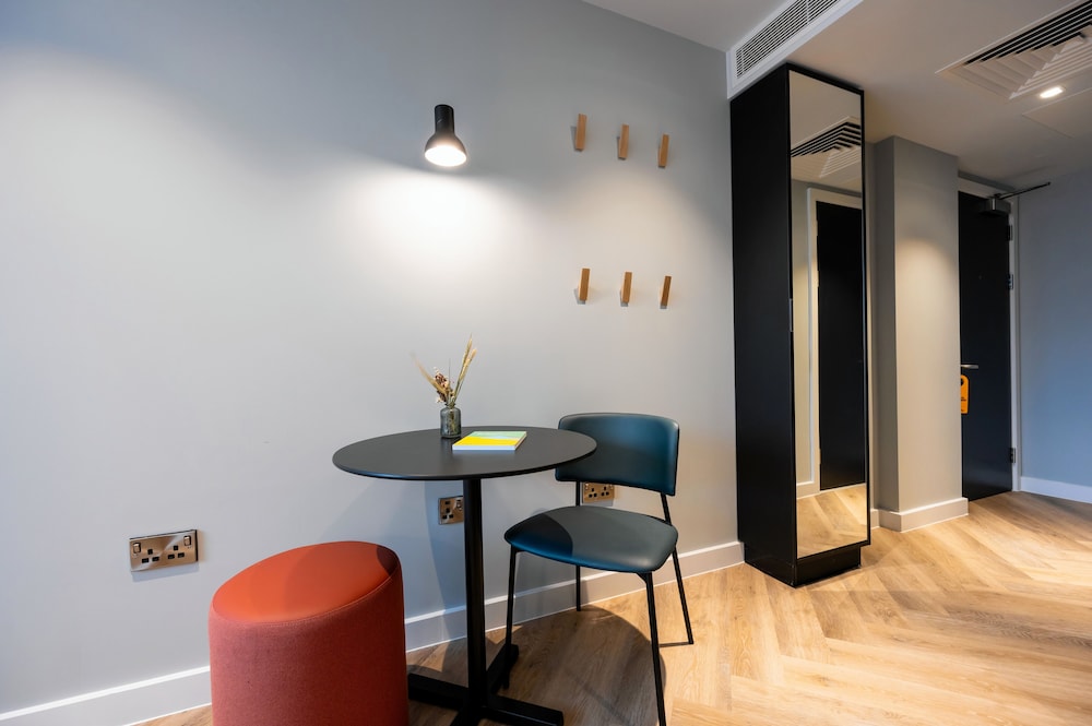 Studio Apartment thumbnail 5