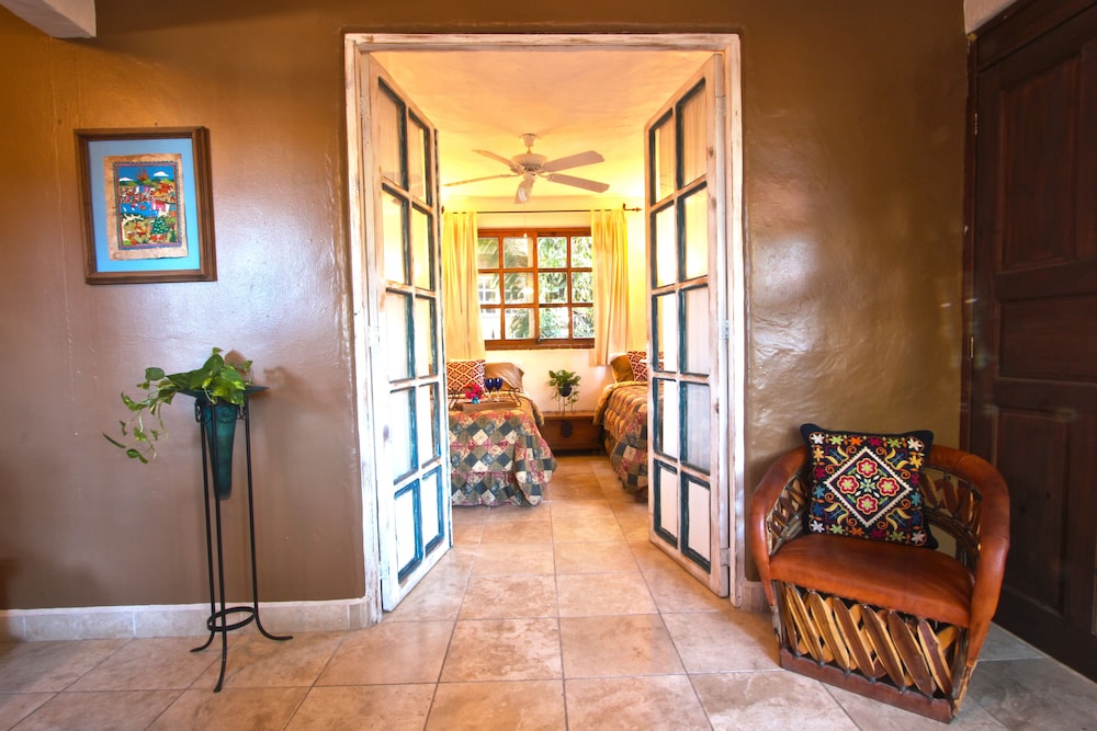 Patio-Bungalow, 2 Bedrooms, King, Queen and Twin Beds, Patio with Hammocks photo 3