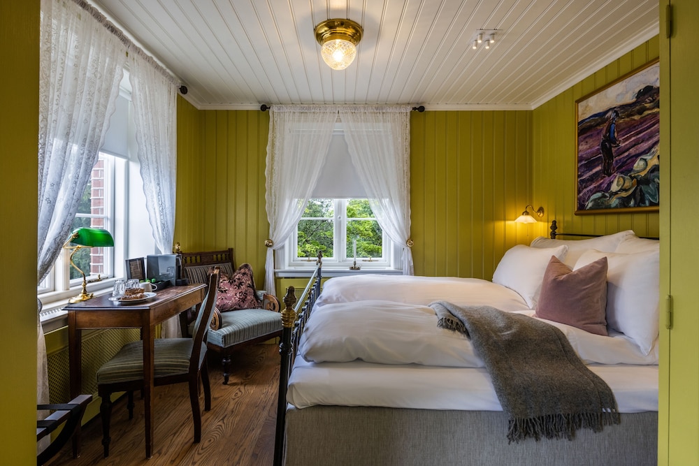 Deluxe Double Room, 1 King Bed, Balcony photo 1