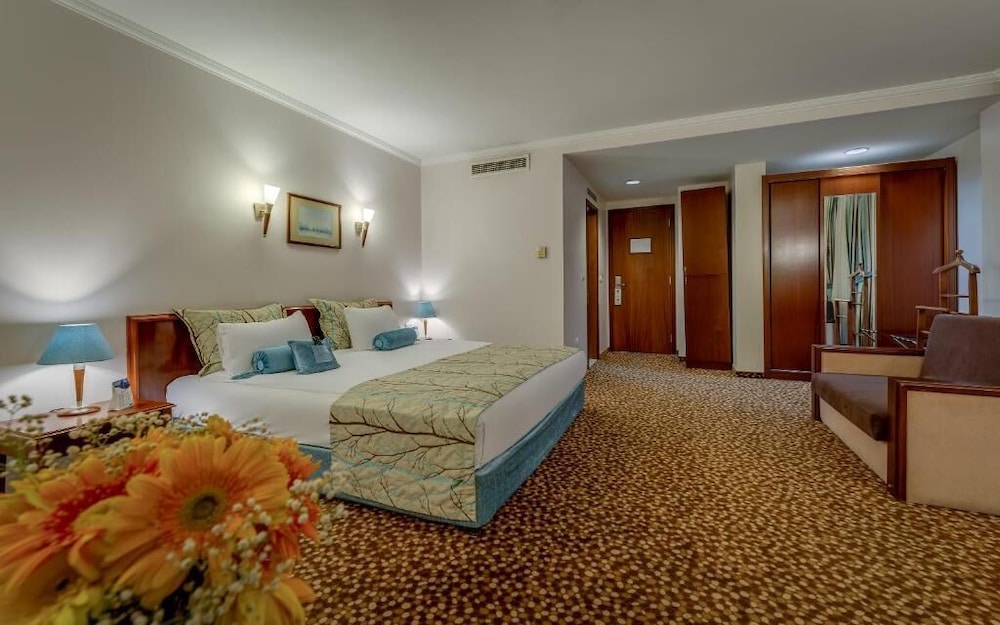 Junior Suite, Multiple Beds, Non Smoking, Balcony (with Sofabed)