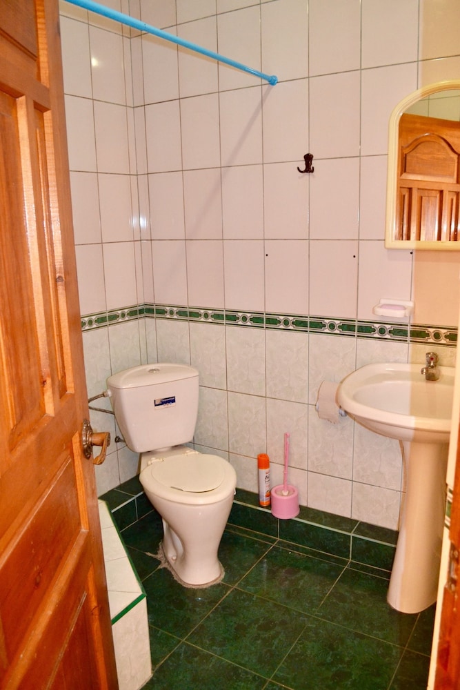Standard Triple Room, Private Bathroom photo 3
