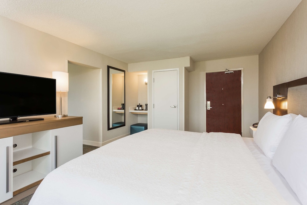 Suite, Accessible, Bathtub - Photo 3