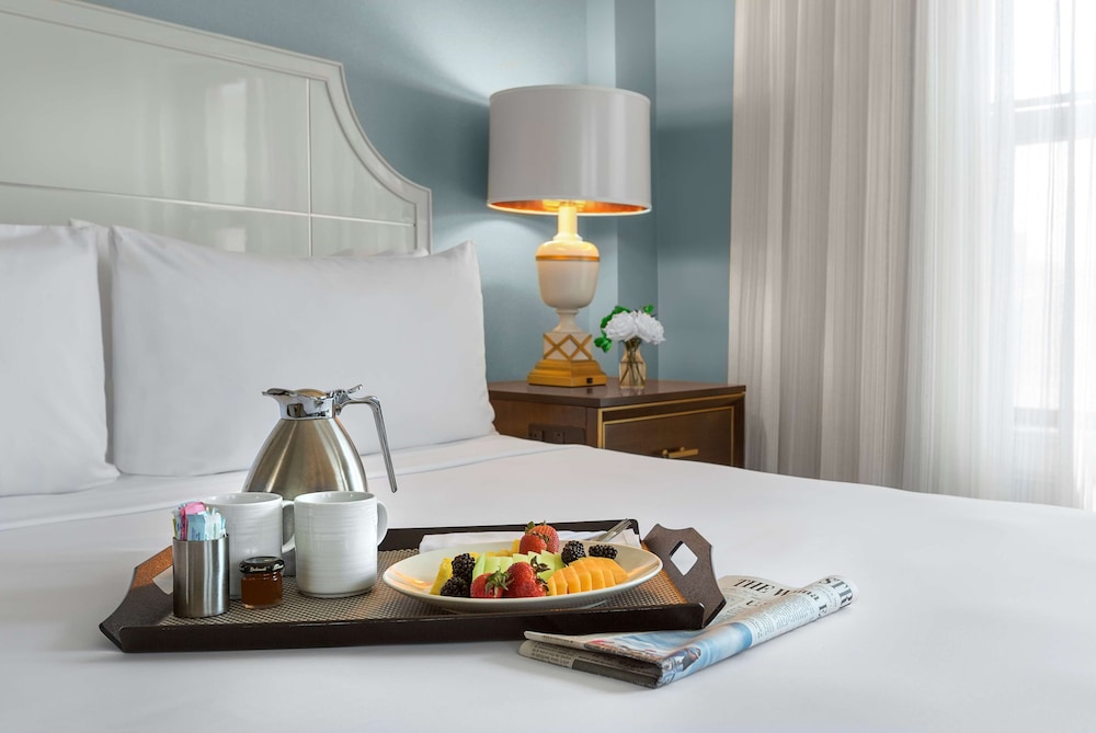 Suite, 1 King Bed (One Bedroom Chase Specialty) - Photo 4