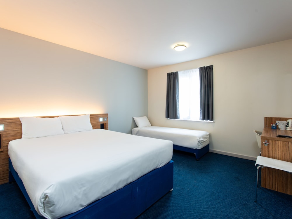 Standard Triple Room, Non Smoking, Private Bathroom