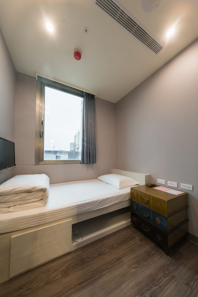 Single Room, Men only, Shared Bathroom photo 1