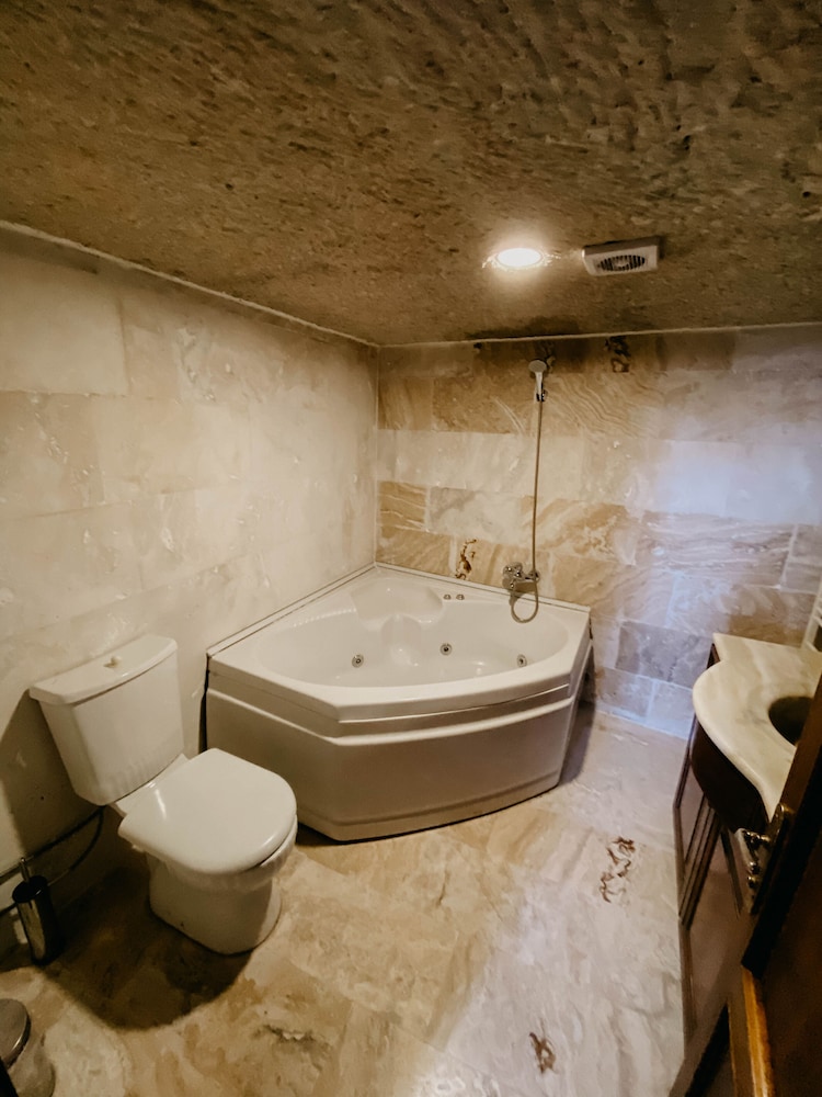 King Family Cave Suite photo 2