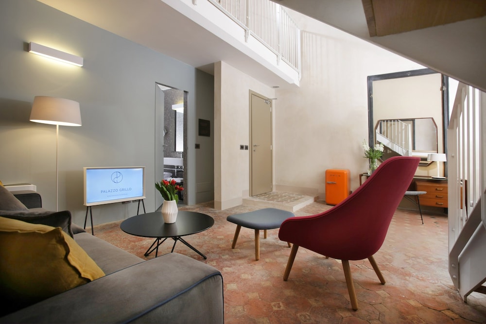 Deluxe Suite, City View