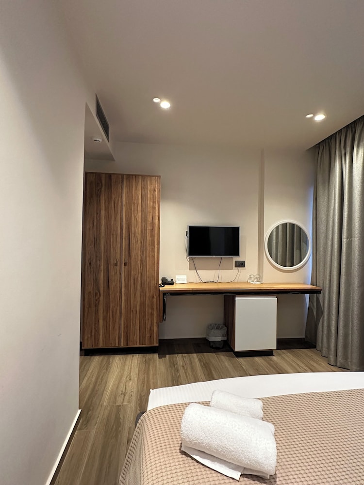 Deluxe Double Room, Balcony, Ground Floor photo 2