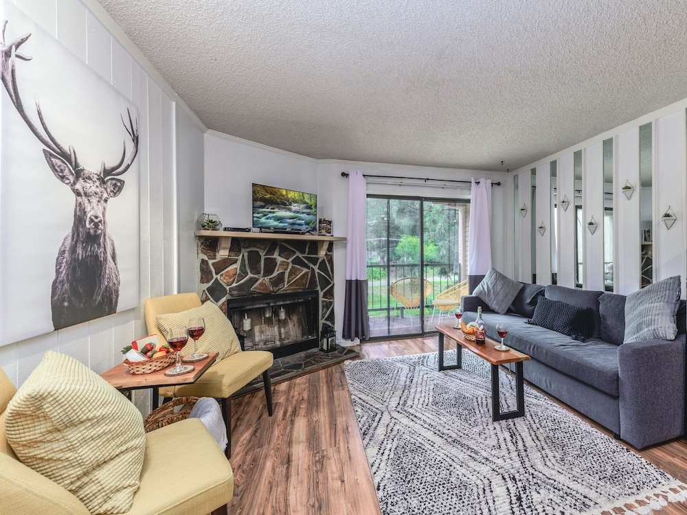 Condo (1 Bedroom)