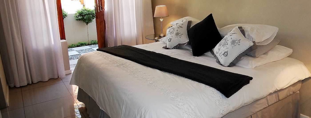 Standard Room, 1 Bedroom (Twin or King with shower) photo 1