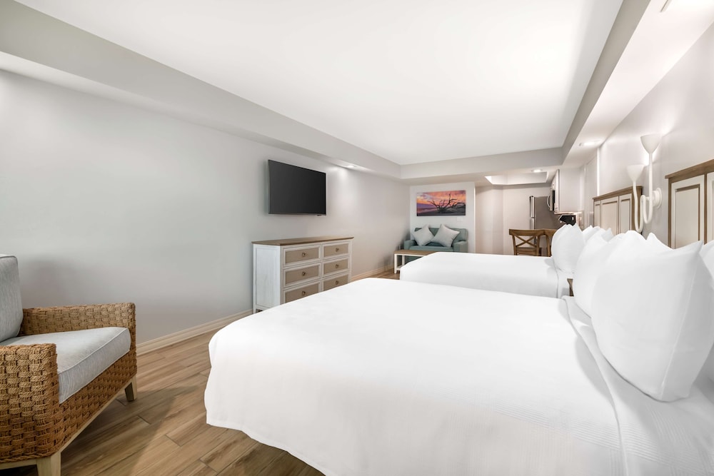Standard Room, 2 Queen Beds, Accessible, Ground Floor (with Sofabed) - Photo 1