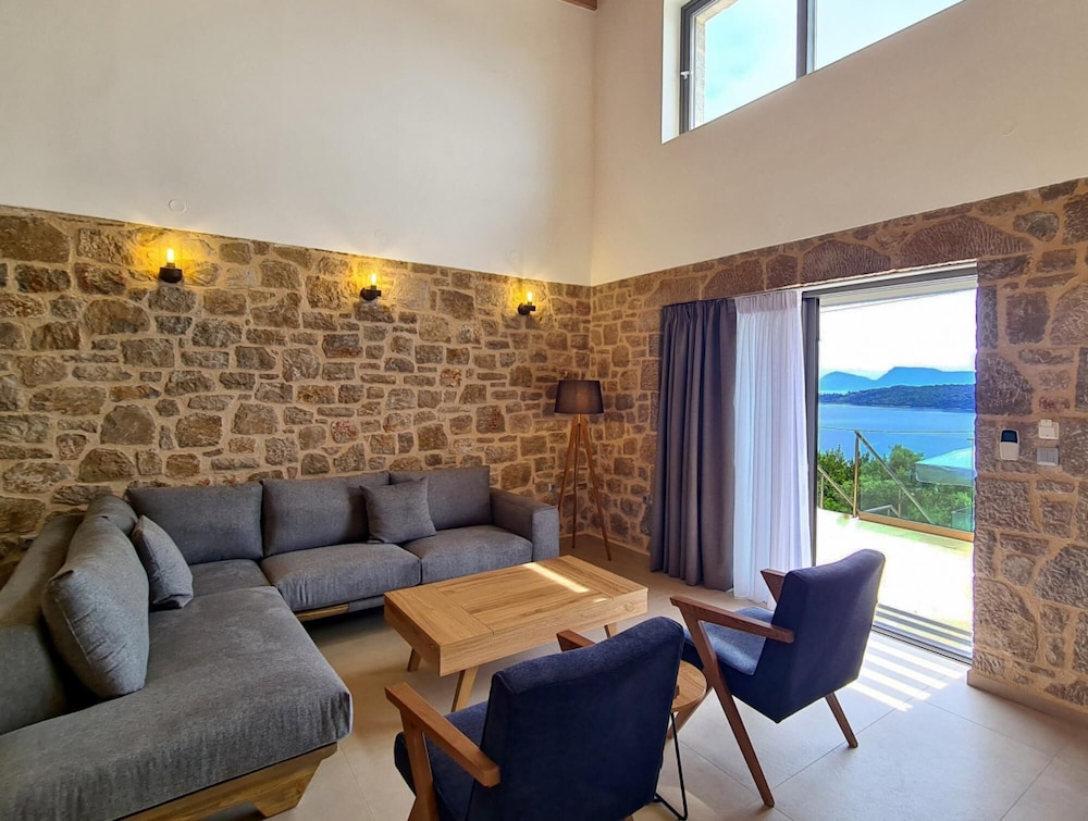 Villa photo 2