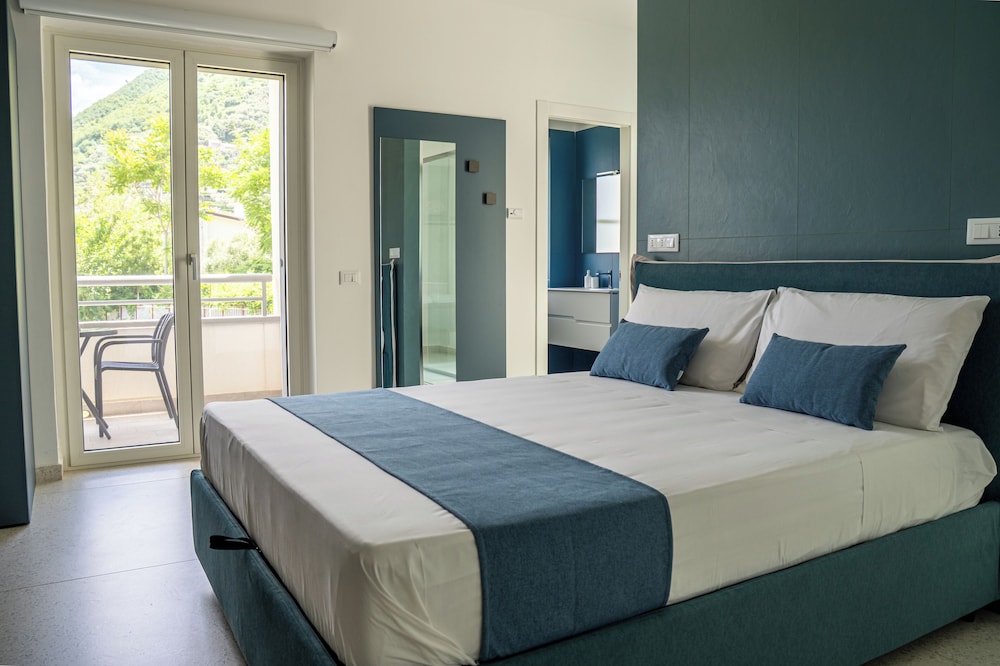 Deluxe Suite, Garden View