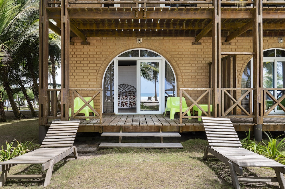 Classic Double Room, 1 Queen Bed, Beach View, Beachfront photo 3