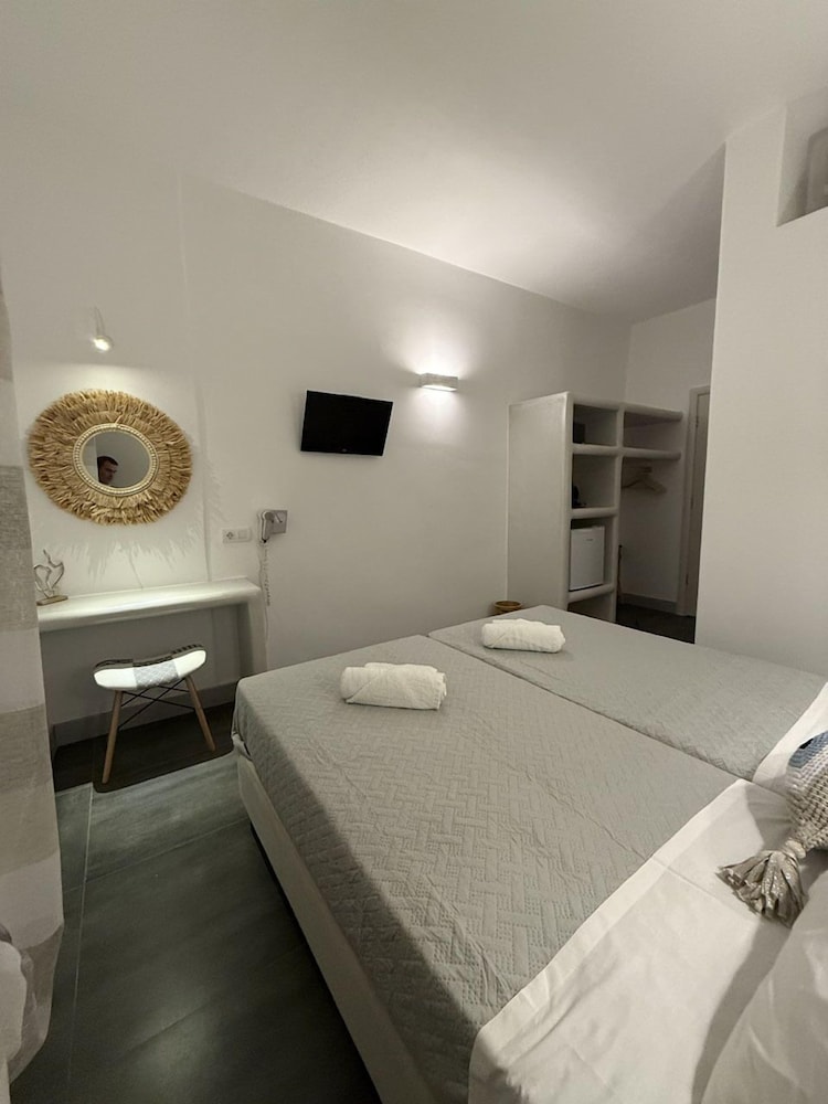 Economy Room