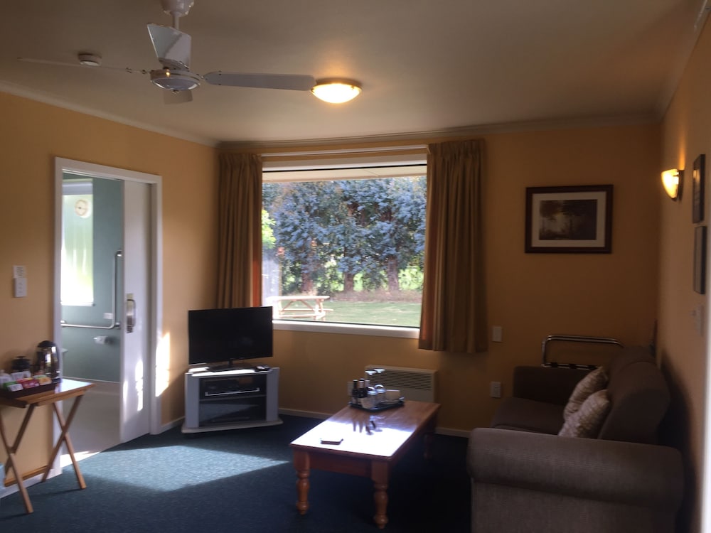 Deluxe Studio, Non Smoking, Balcony (Deluxe Queen Studio) photo 2