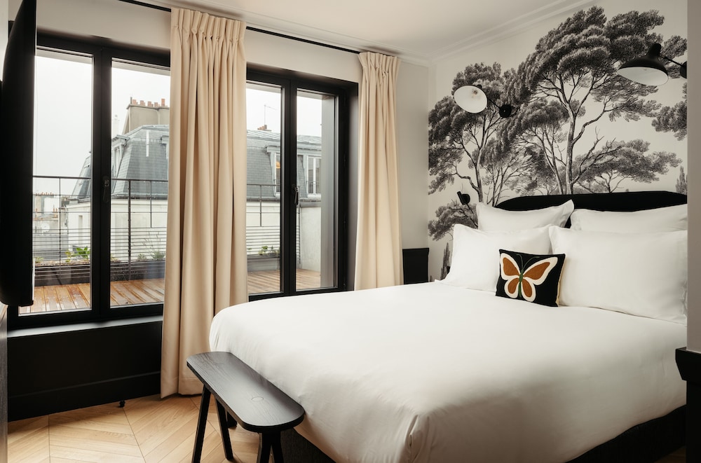 3-BR Prestige Apartment Terrace Eiffel Tower view photo 2