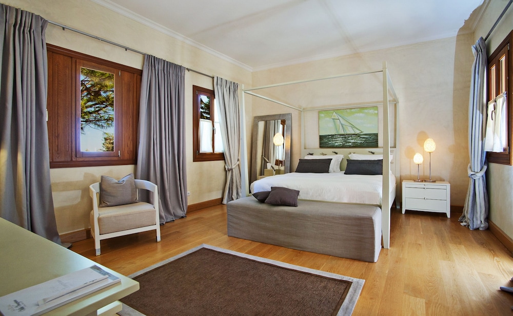 Suite (Aristoteles) photo 1