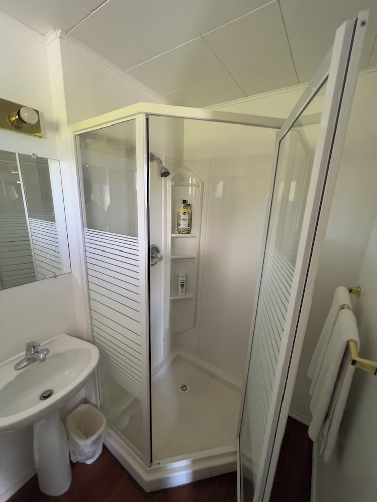 Premier Room, 1 Queen Bed, Kitchenette (2nd Floor) photo 2