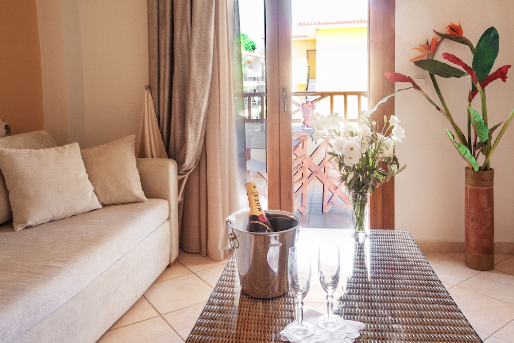 Junior Suite, Balcony, Partial Sea View photo 3