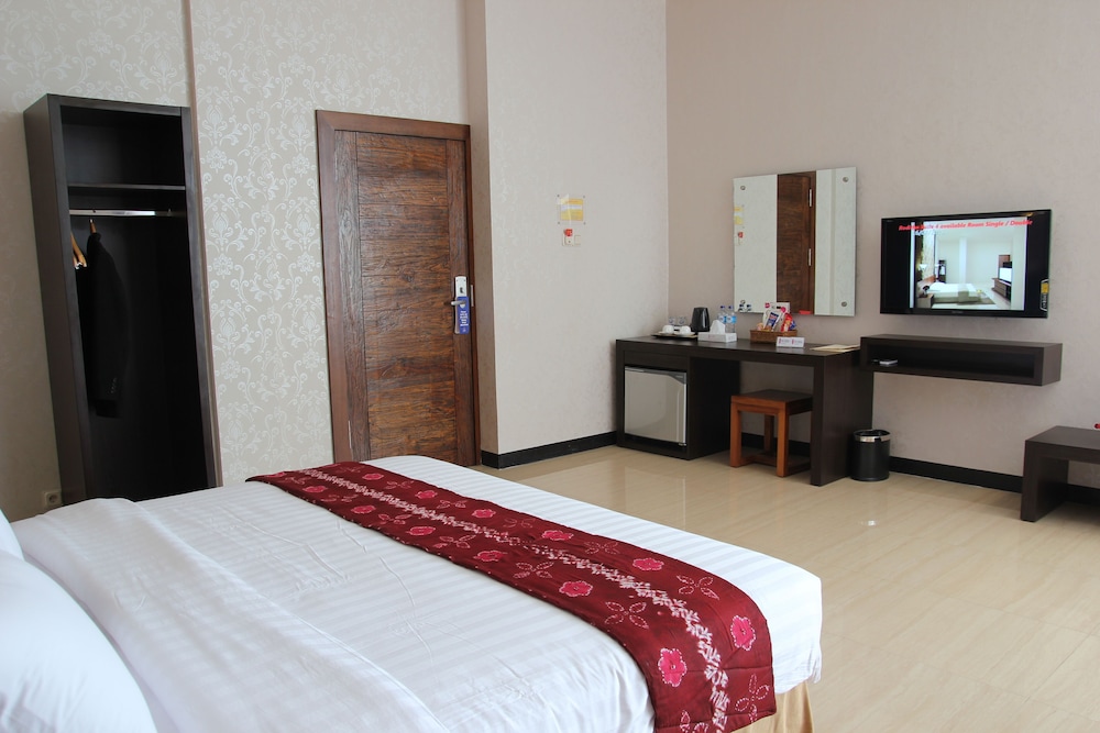Junior Double Room, 1 King Bed photo 3
