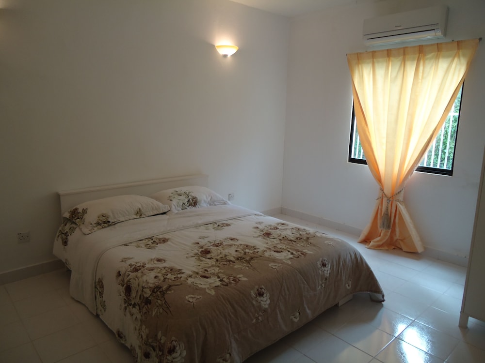 One Bedroom Suite With Lounge & Kitchen photo 3